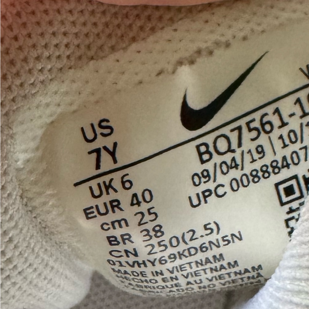 Nike Girls Multicolor Sneakers! - Picture 5 of 5